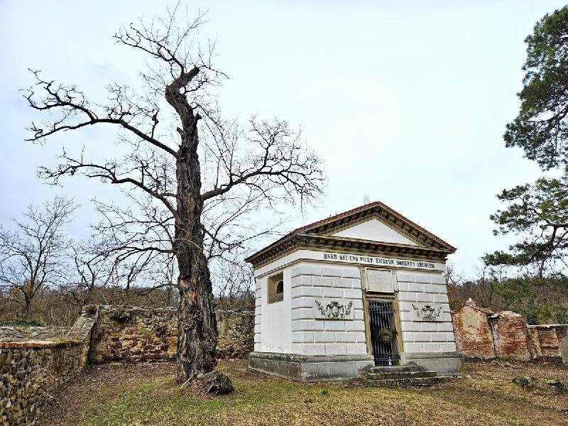 Lichtenštejnská hrobka