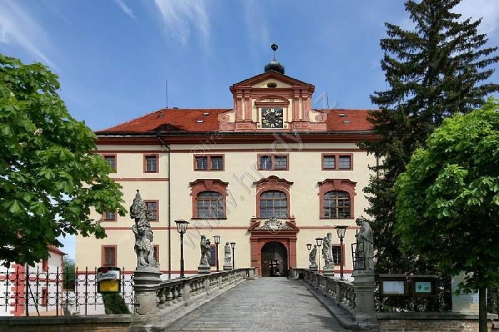 Lnáře