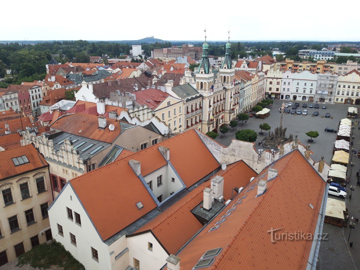 Mariánský sloup na Pernštýnském náměstí v Pardubicích