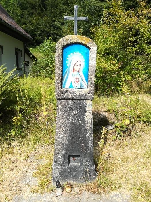 Maxovská křížová cesta s pramenem