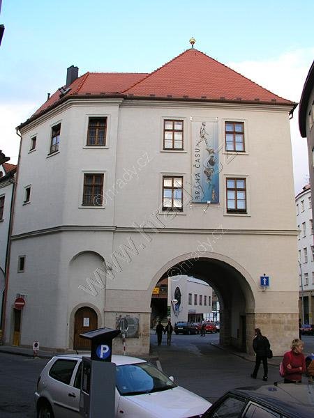 Měnínská brána