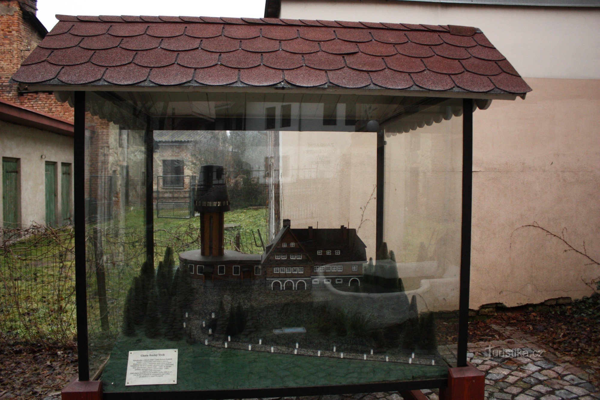 Model chaty a rozhledny na Suchém Vrchu v Jablonném v Orlických horách