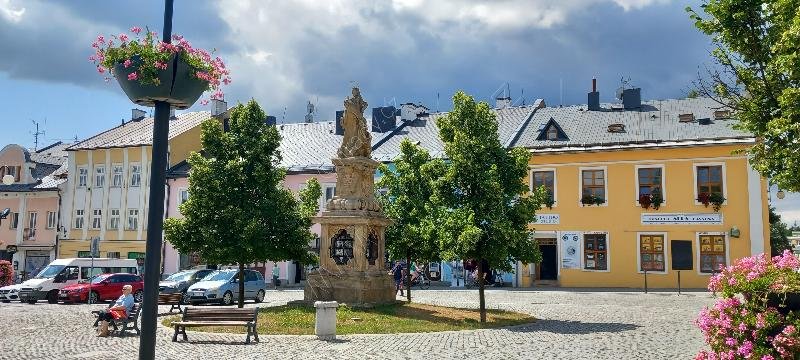 morový sloup se sochou Neposkvrněné Panny Marie