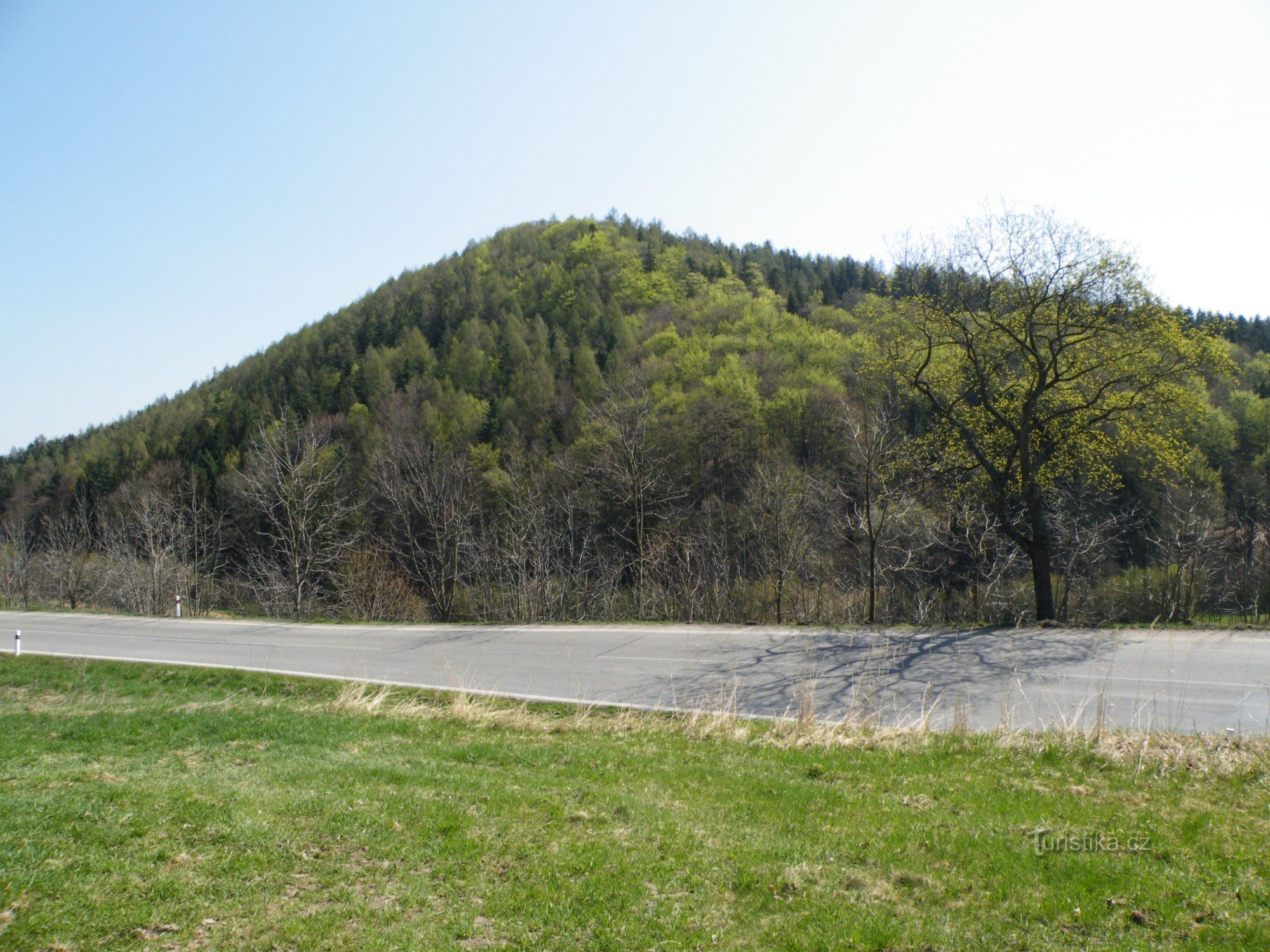 Na Lazech: Na úbočí tohoto kopce je rozcestí Hambálek