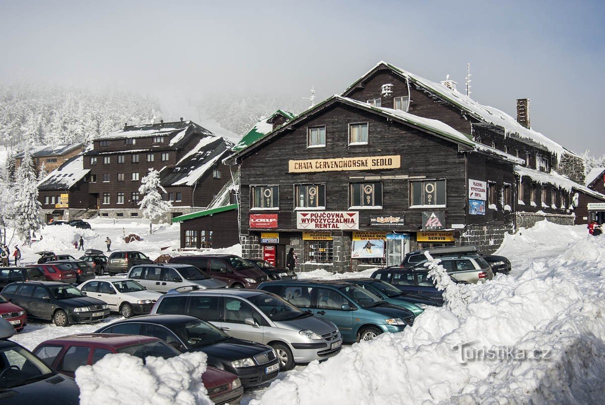 Na sedle bývá plno