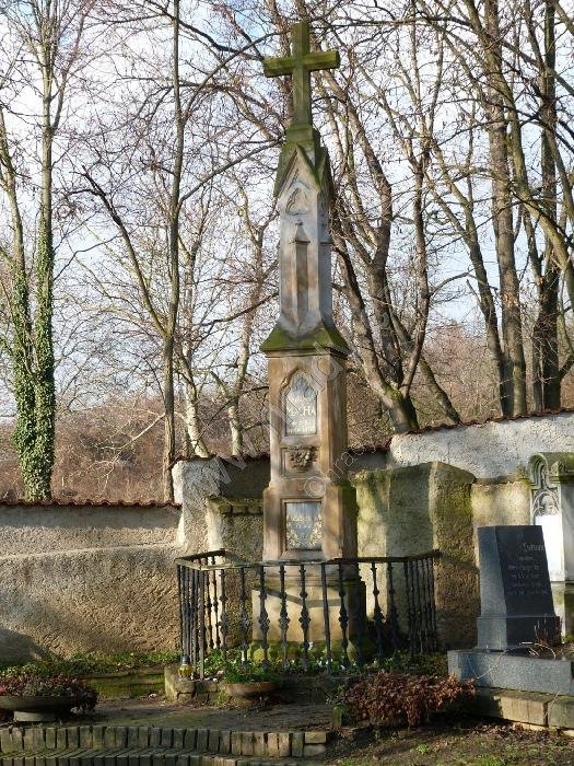 náhrobek Karla Hynka Máchy