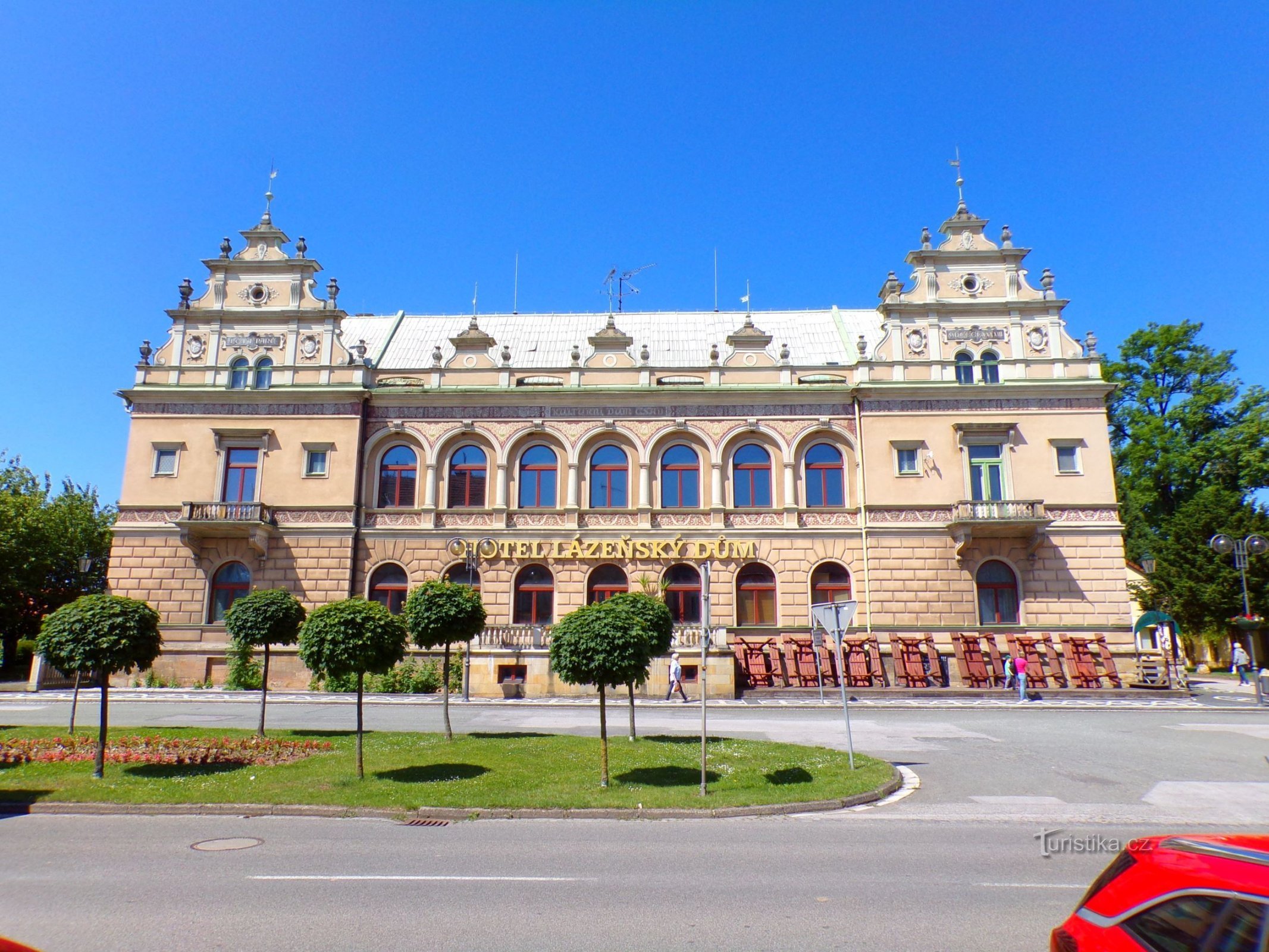 Náměstí K. V. Raise čp. 8 (Lázně Bělohrad, 31.5.2022)