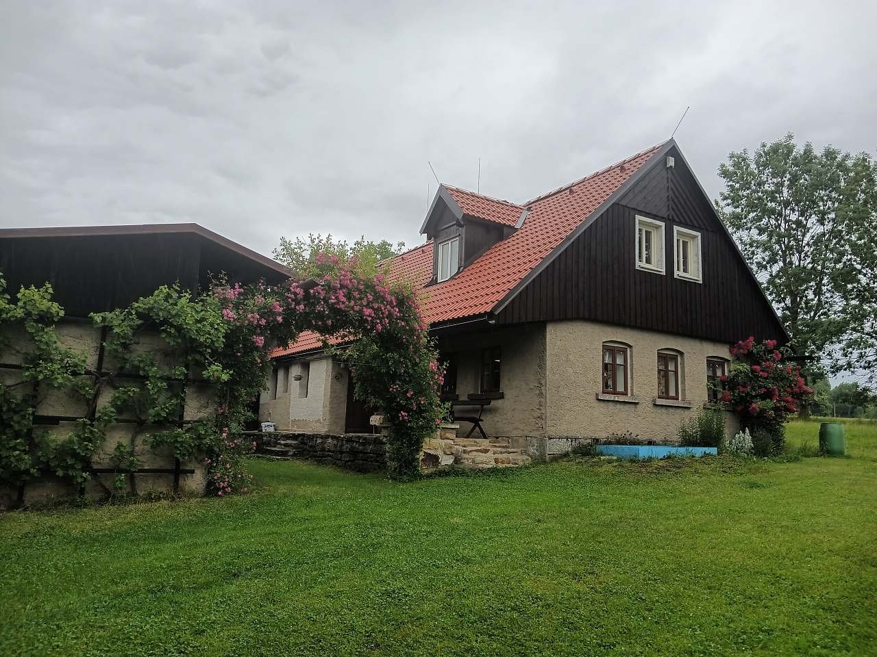 naše chaloupka na jaře