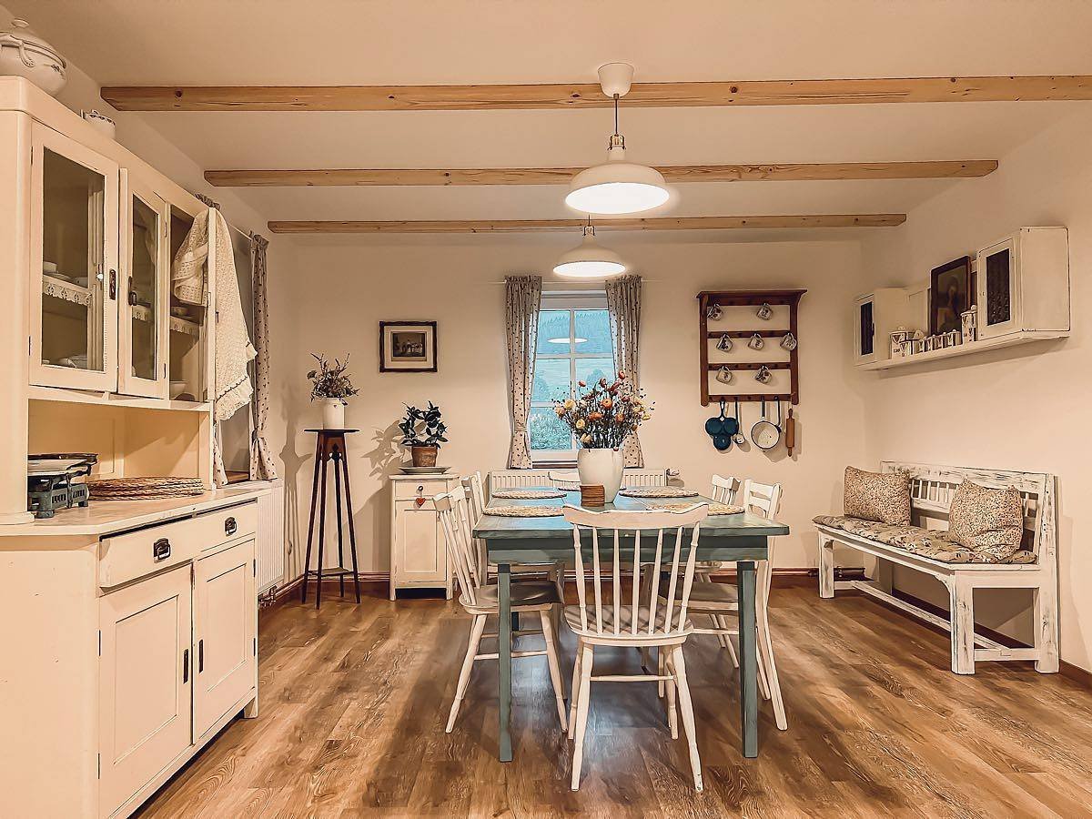 Naše útulná jídelna, kde můžete trávit krásný čas pohromadě.