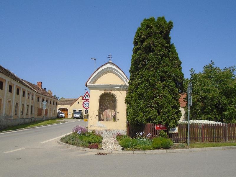 návesní výklenková kaple