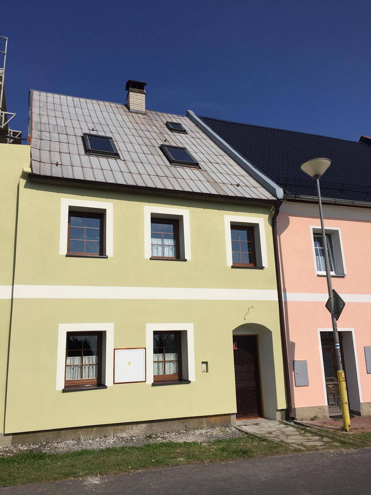 Nová, zateplená fasáda