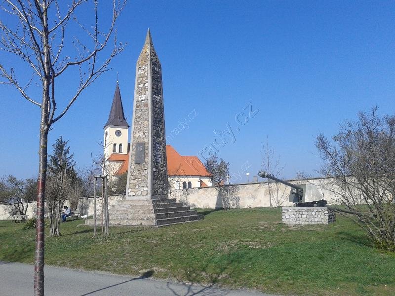 obelisk osvoboditelům
