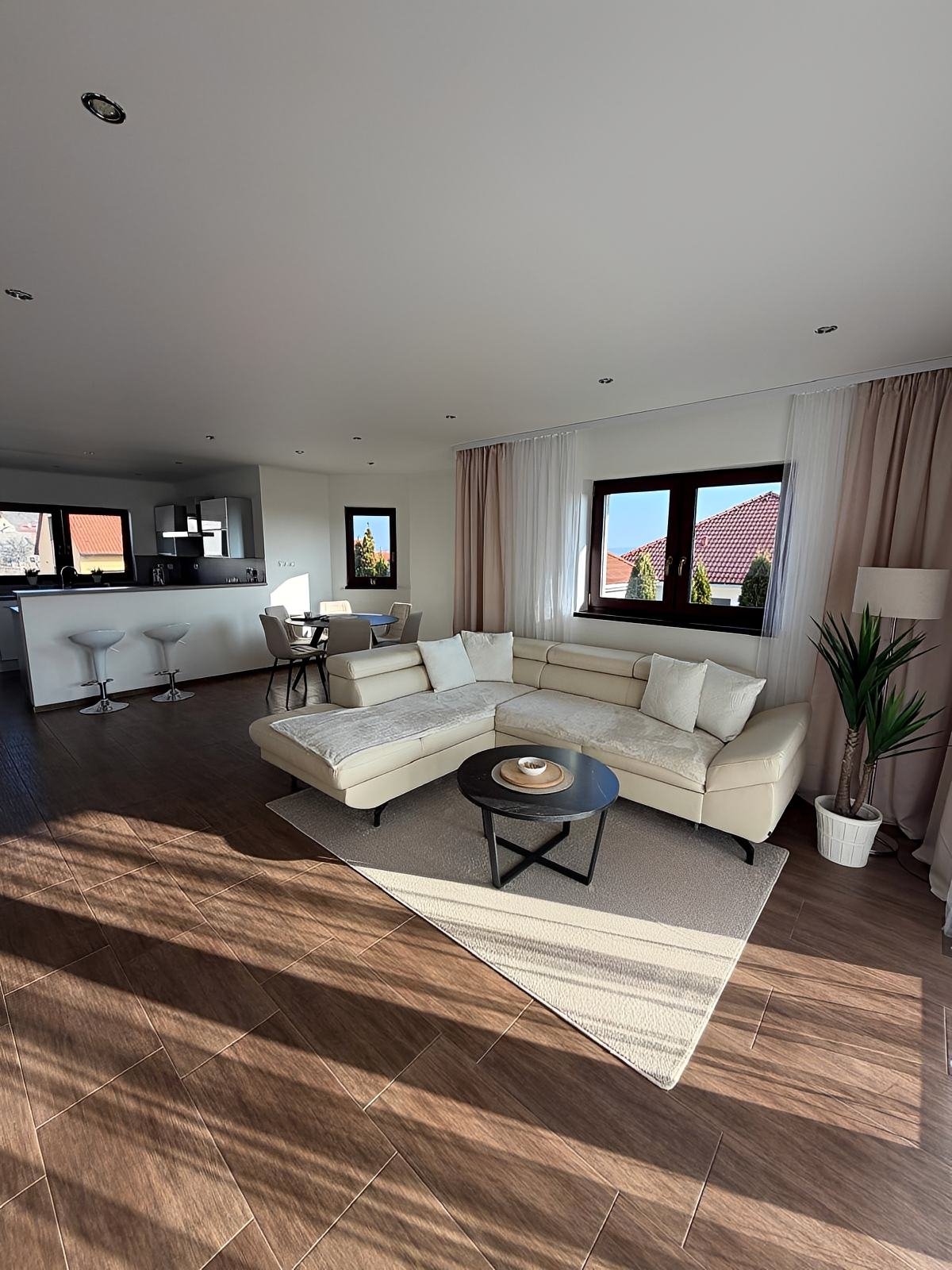 Obyvací část - s rozkládací koženou sedačkou