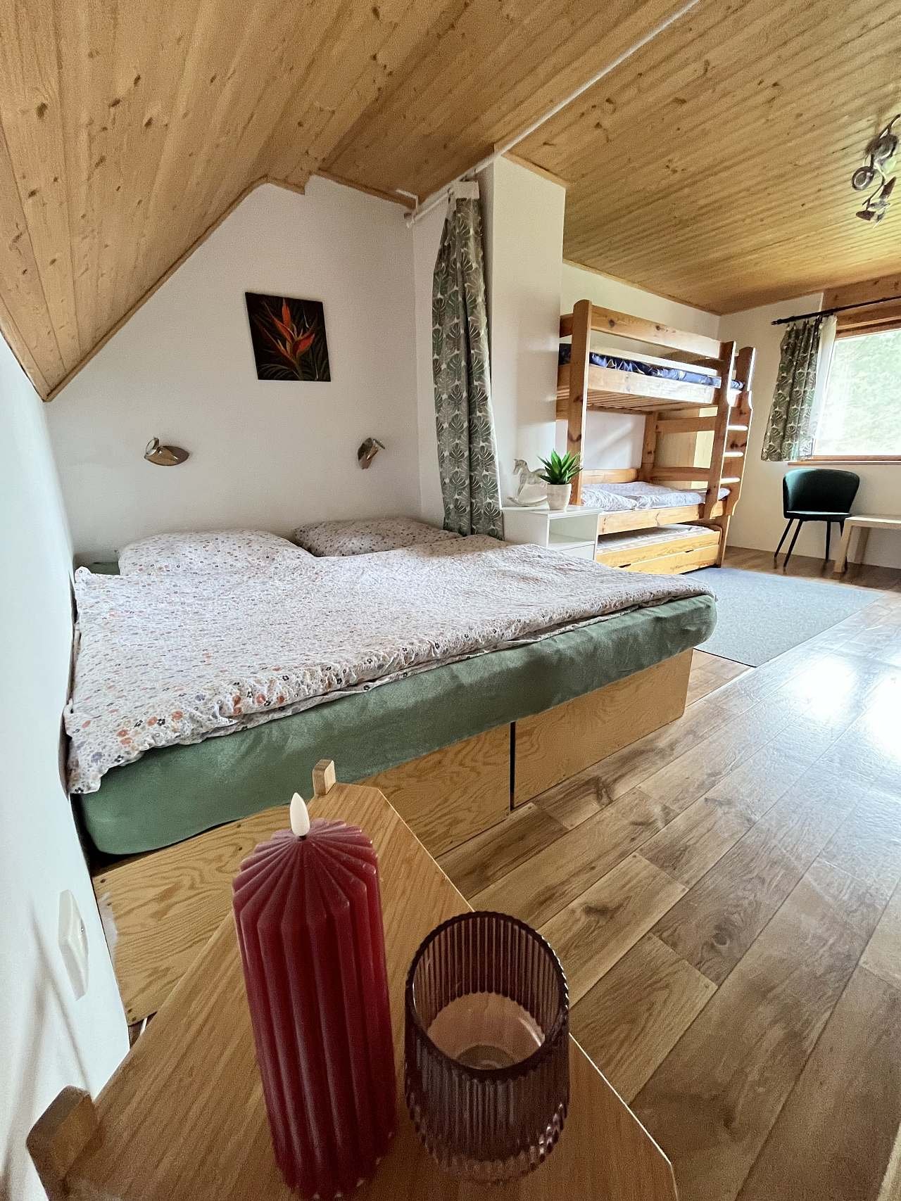 Obývací ložnice, postel 180x200