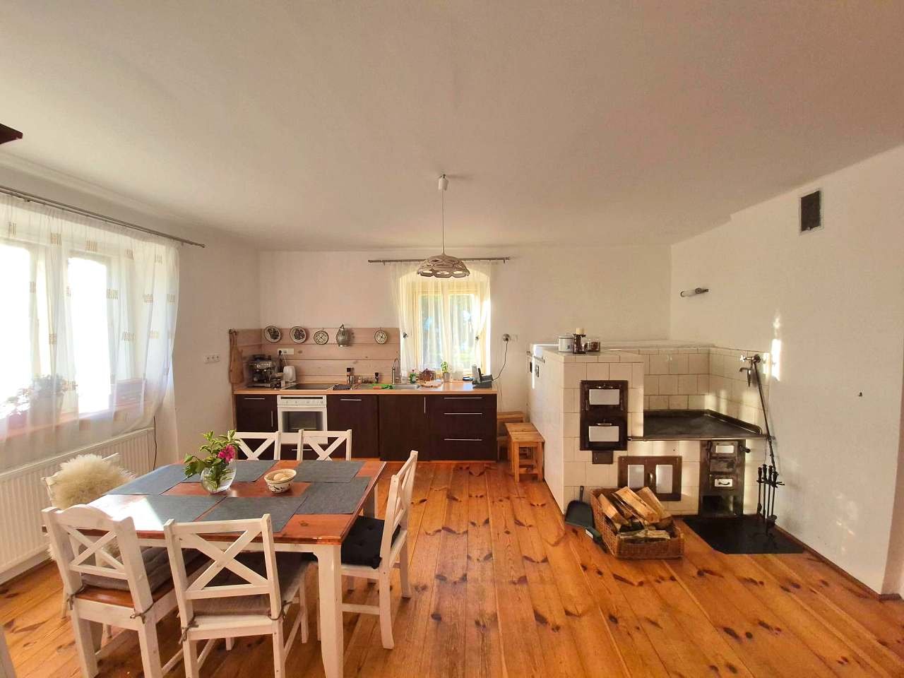 Obývací pokoj s kuchyňským koutem