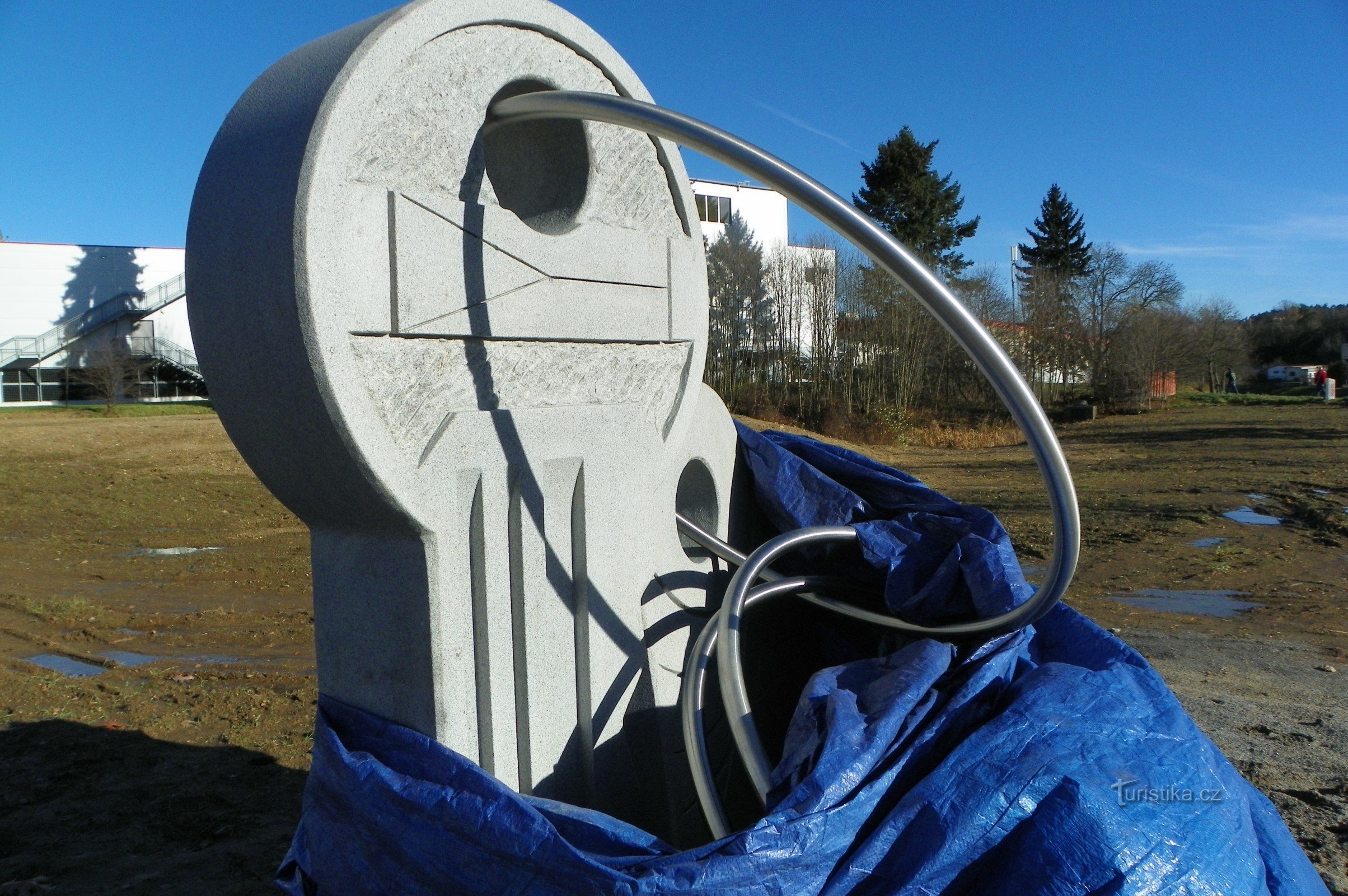 Památník 17. listopadu před odhalením