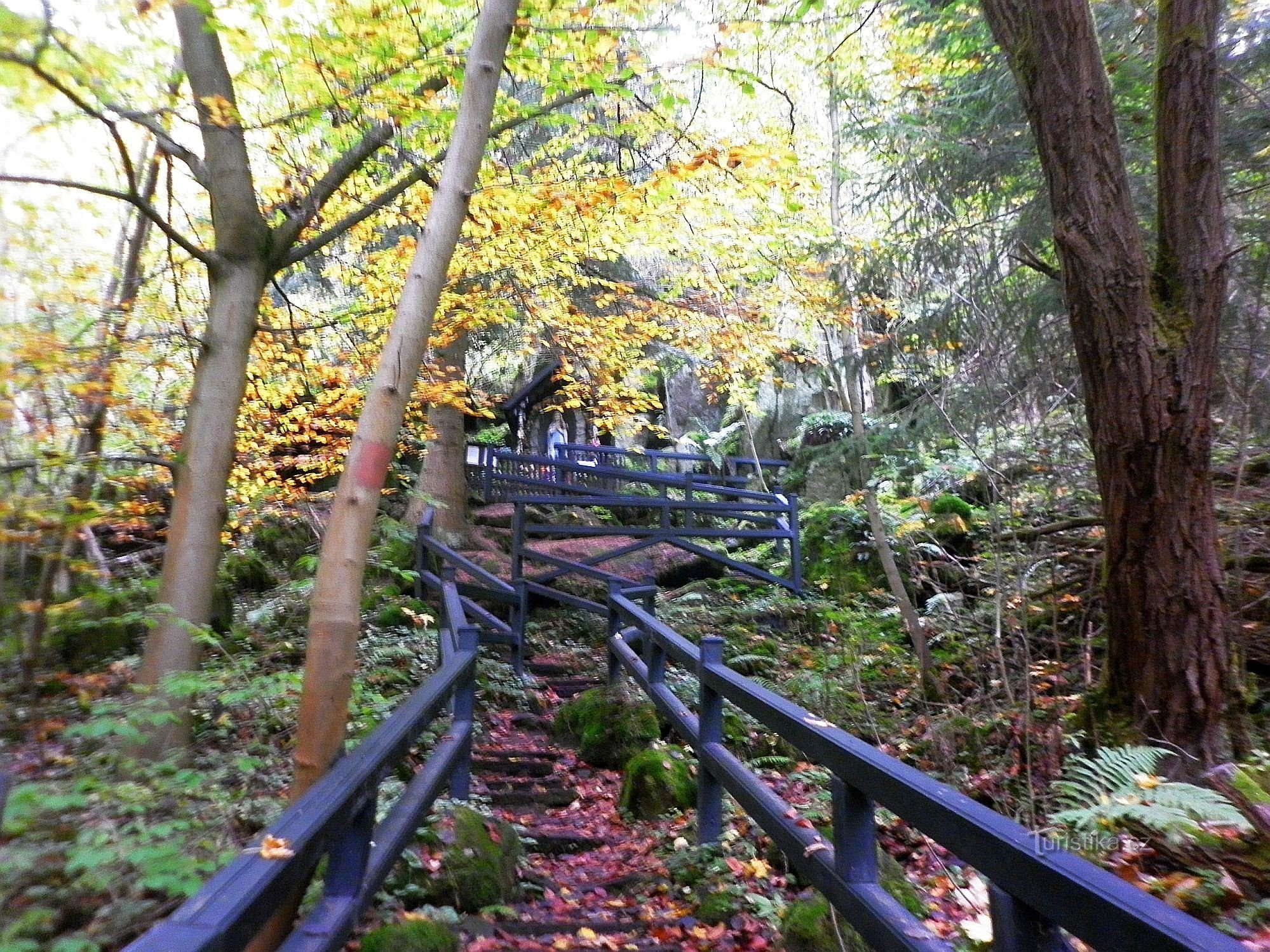 Panenka Marie ve skále