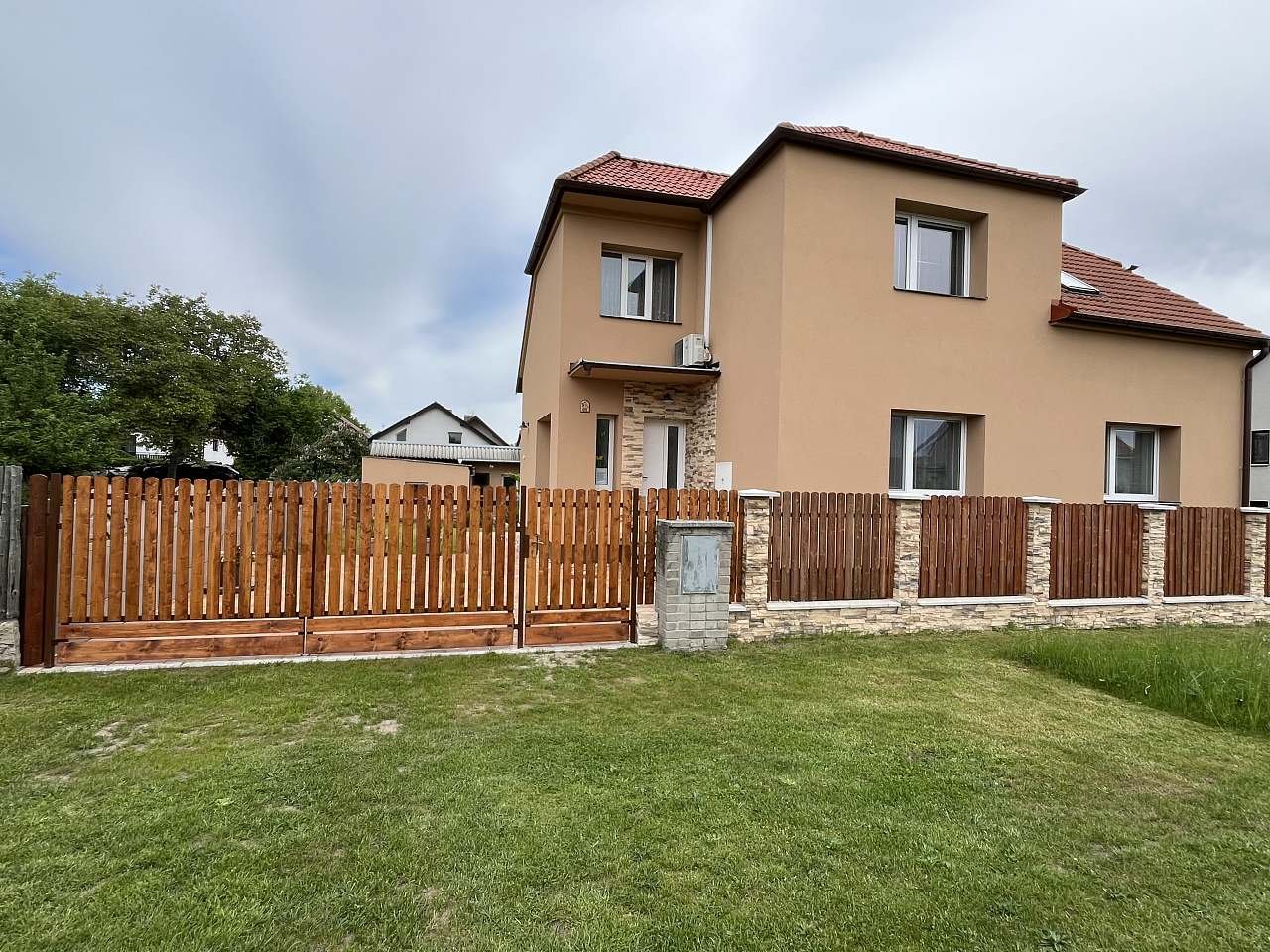 Parkování před domem