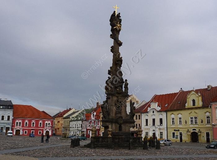 pilíř se sousoším Nejsvětější Trojice (Triumfální)