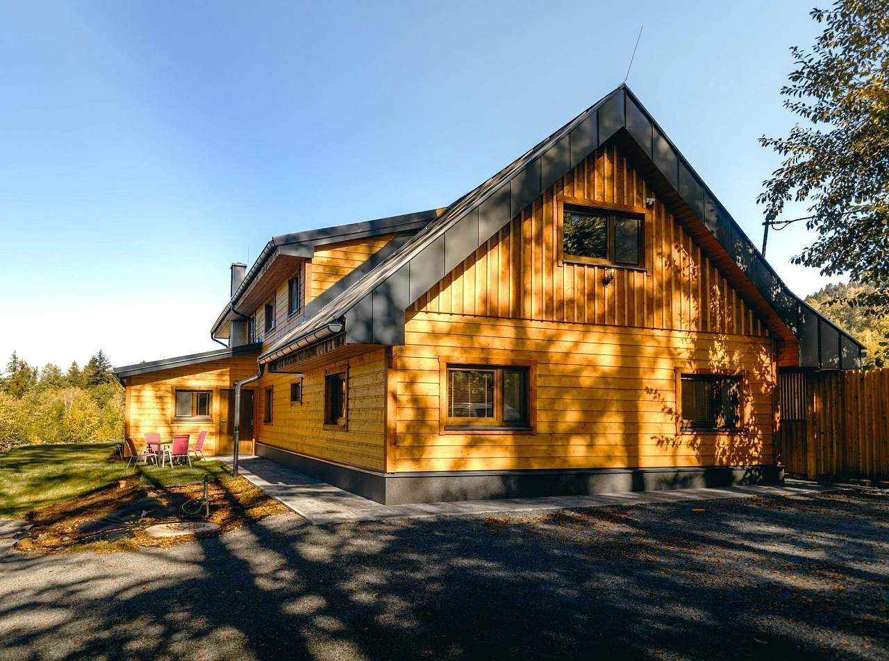 Podniková chata Tanečnice pod Lysou, úvodní foto