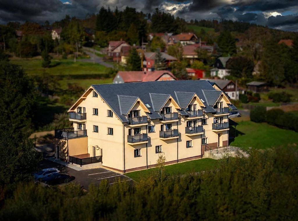 Pohled na celý apartmánový dům - Panorama Bublava
