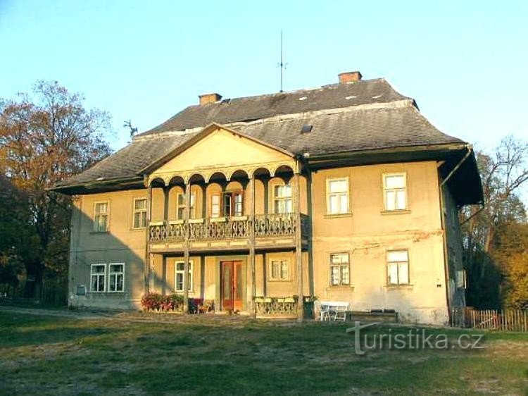 Pohled na zámek z hospodářského dvora