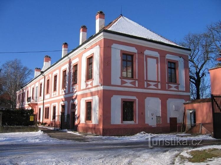 Pohled na zámek z nádvoří zámku