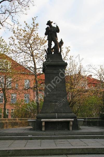 pomník Benedikta Roezla