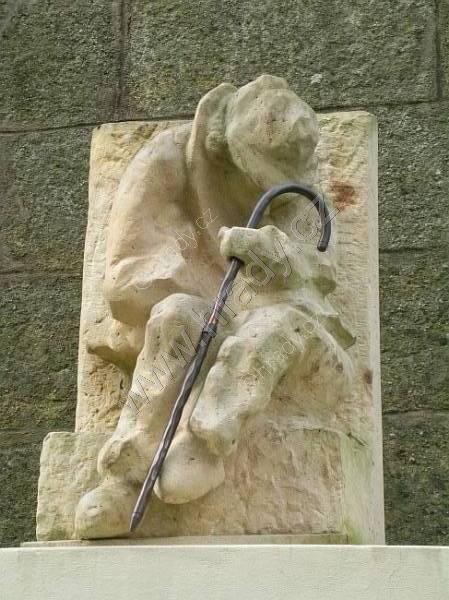 pomník Járy Cimrmana