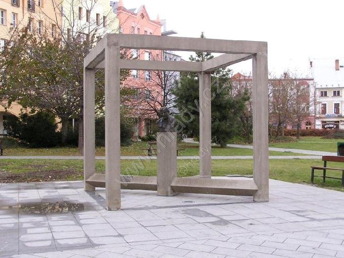 pomník Leopolda Bauera