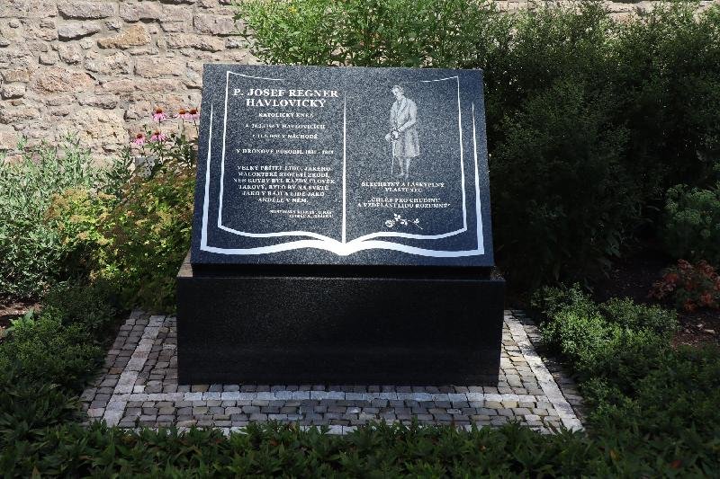 pomník Josefu Regnerovi Havlovickému