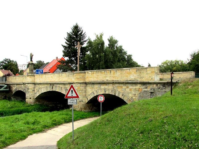 Poštovní most se sochou sv. Jana Nepomuckého