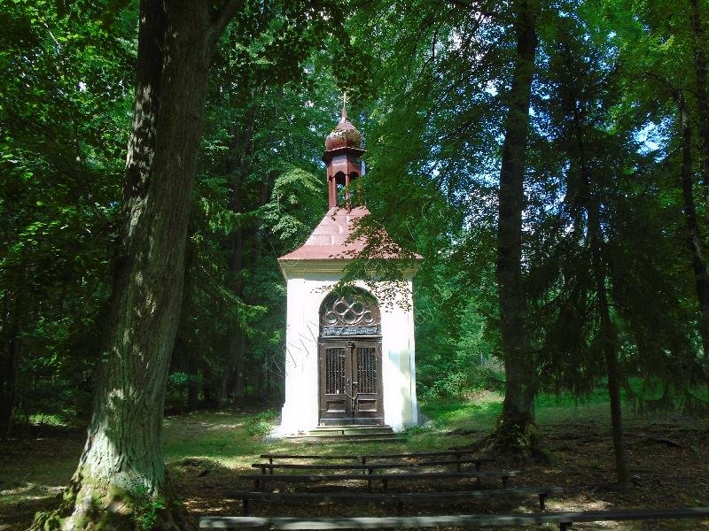 poutní kaple sv. Kříže a křížová cesta na Dunajovické hoře