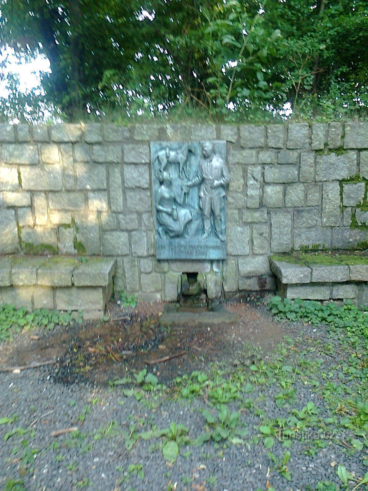 Pramen pod Lipanskou mohylou - památník osvobození