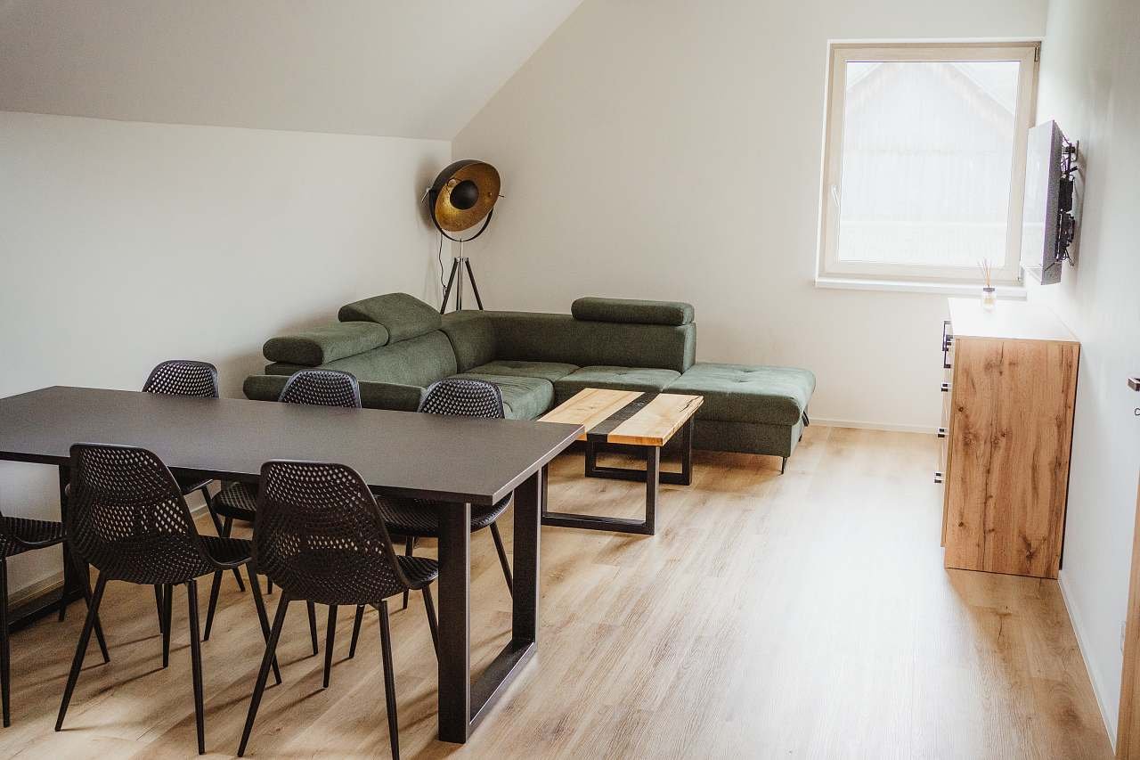 Prázdninový dům Sobotín apartmán v podkroví kuchyně, obývací pokoj