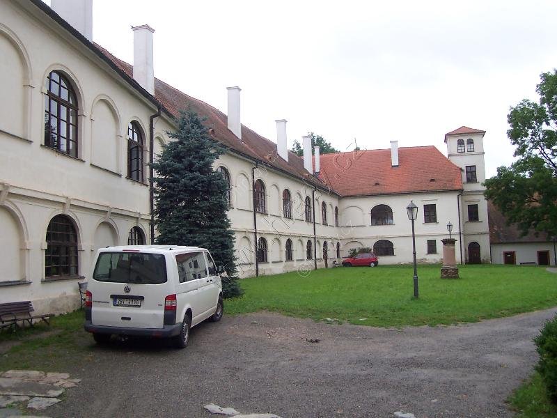 Předklášteří