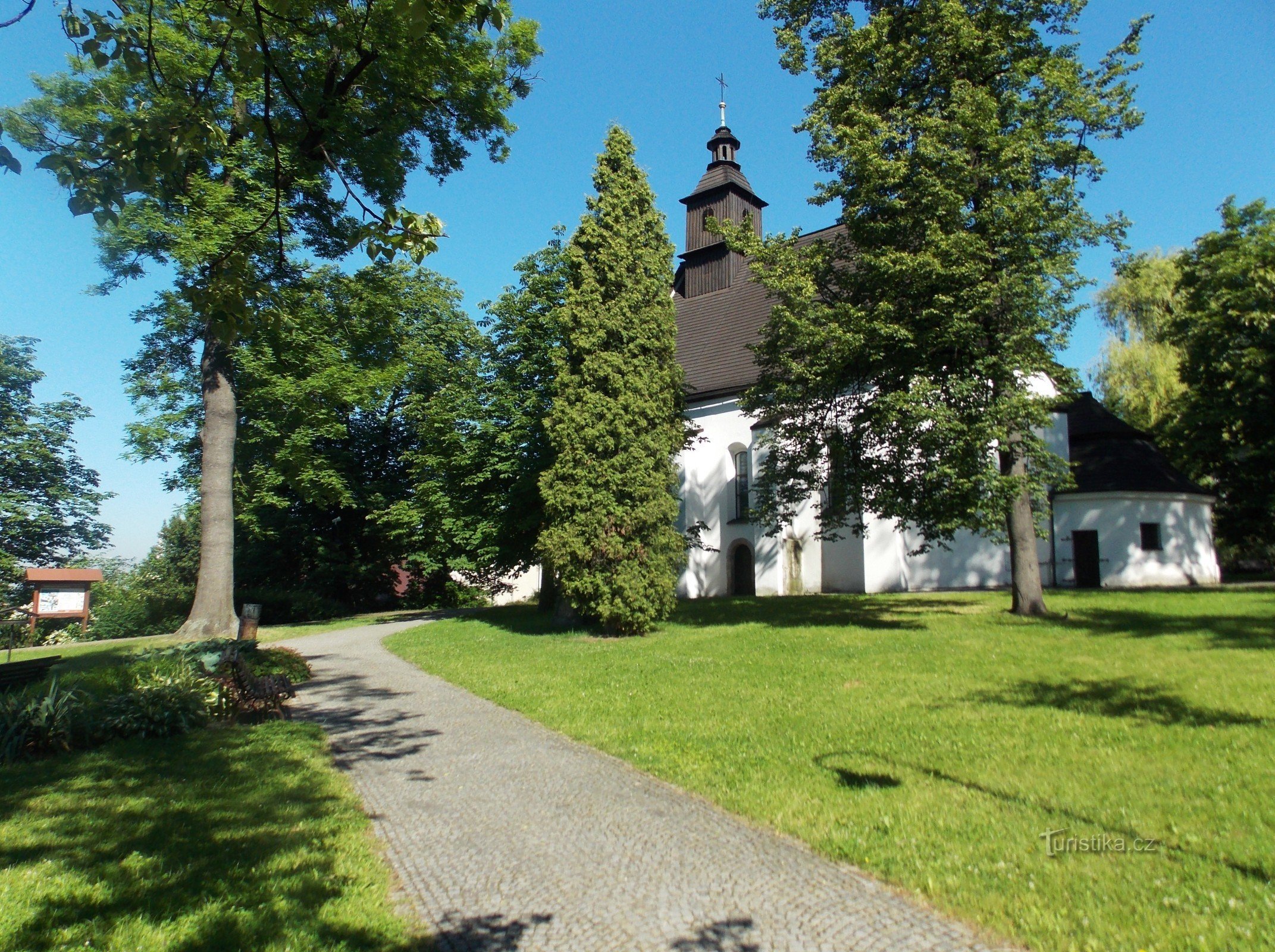 Přes parčík Komenského ve Frýdku - Místku