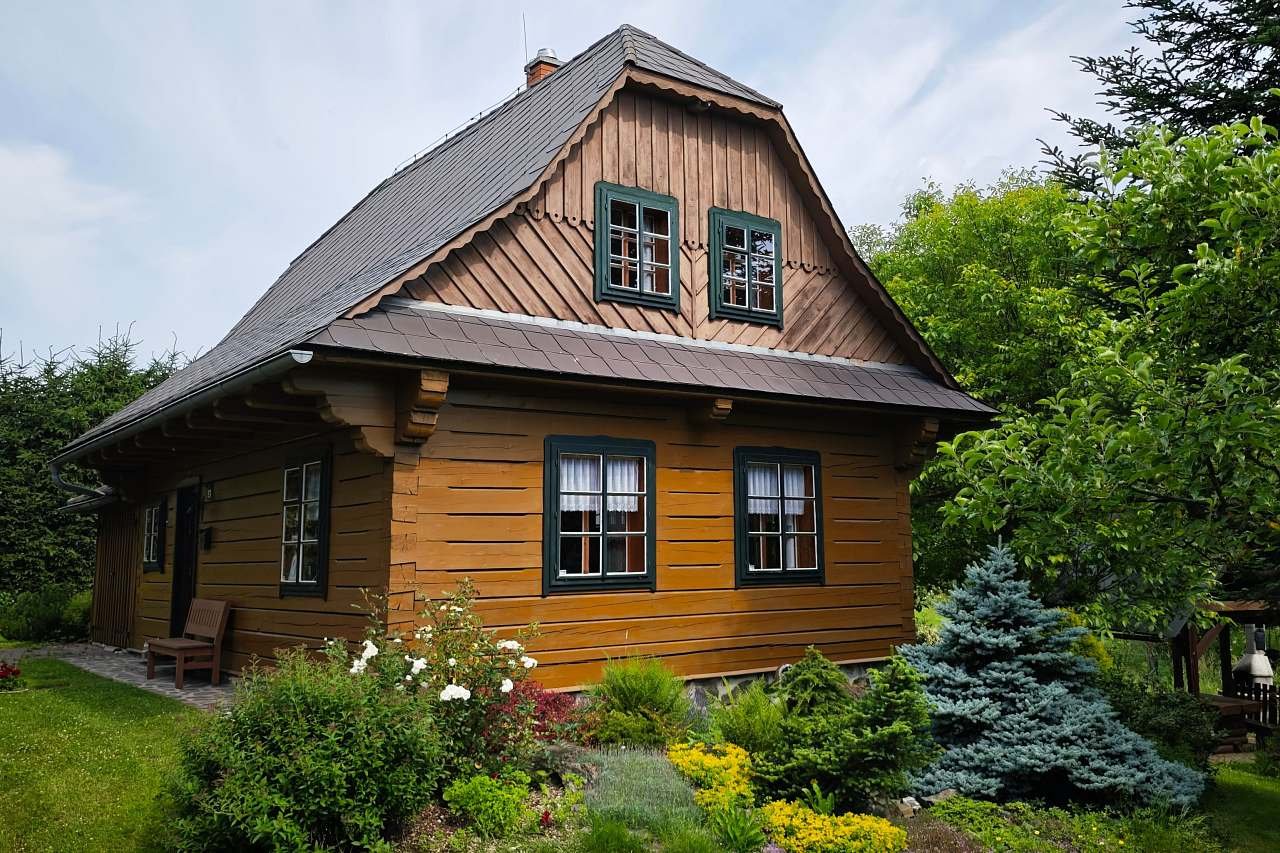 Přijeďte si odpočinout (zeleň , ptáci, šumící potok)