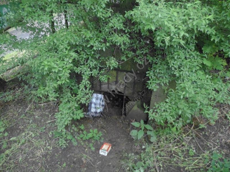 protiletecký střepinový zákopový kryt