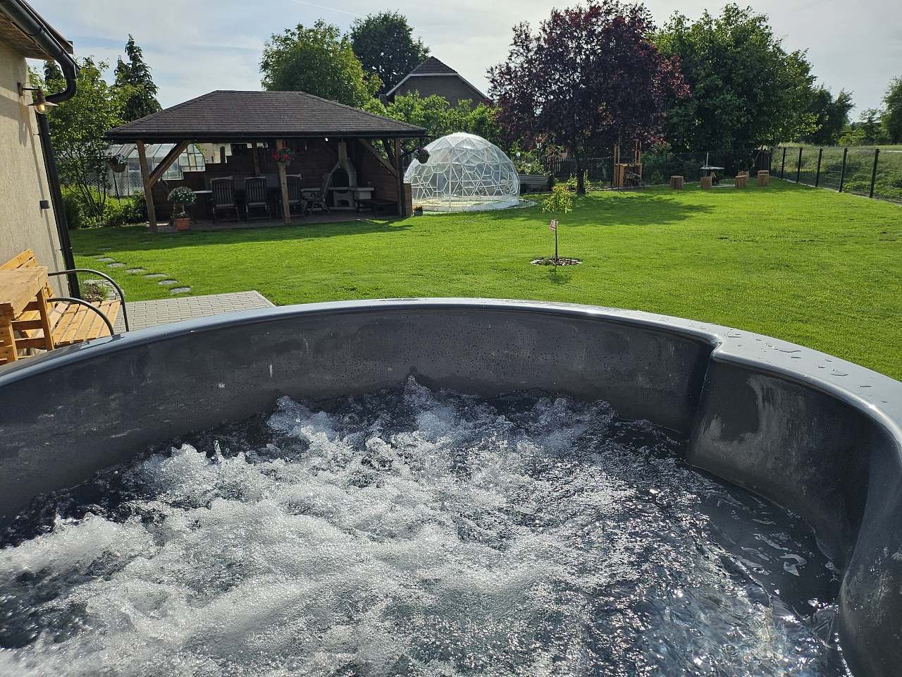 Relexační zahrada s vířivkou