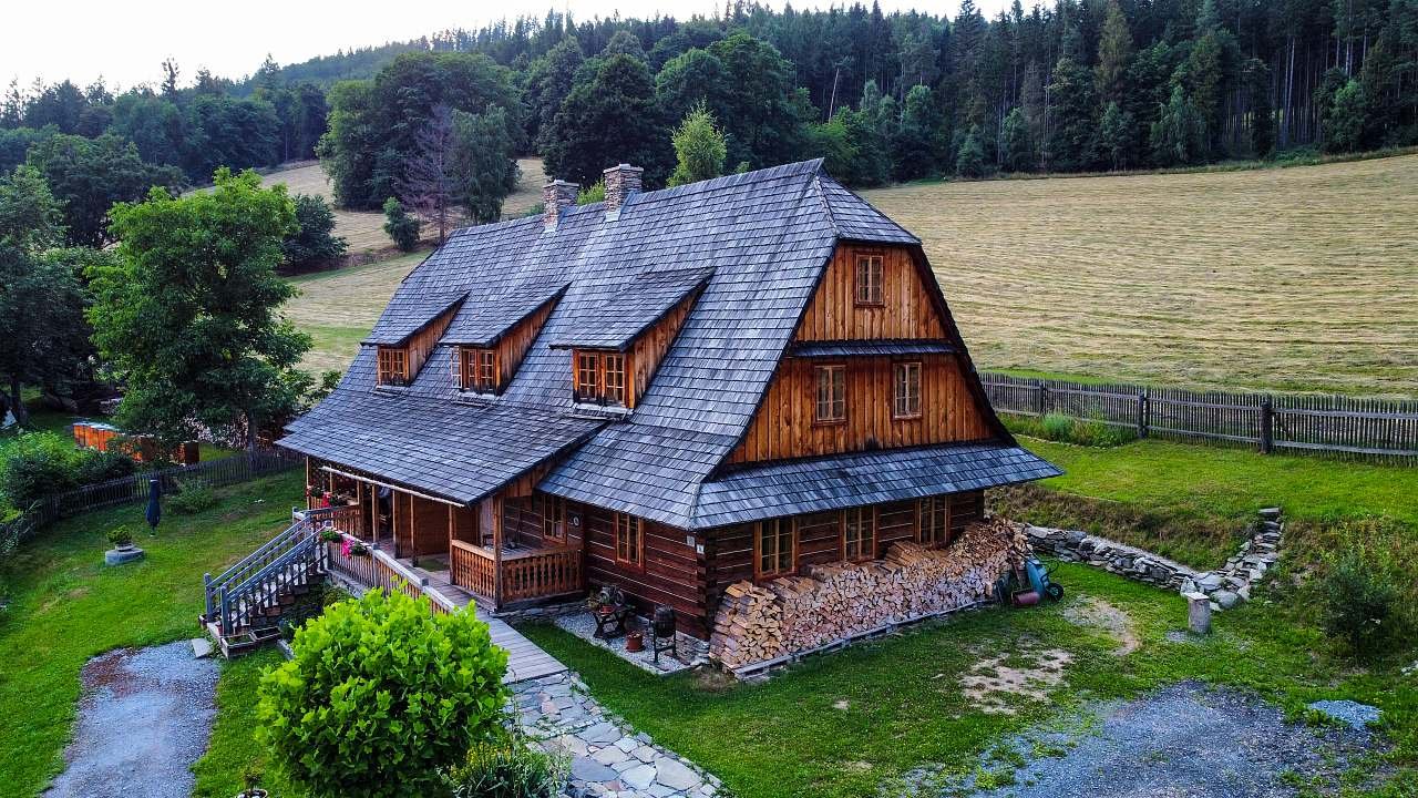 Roubenka pod lesem
