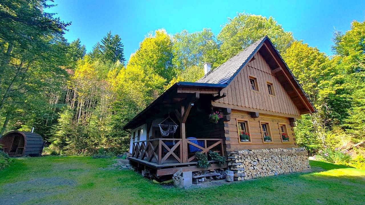 Roubenka u potoka