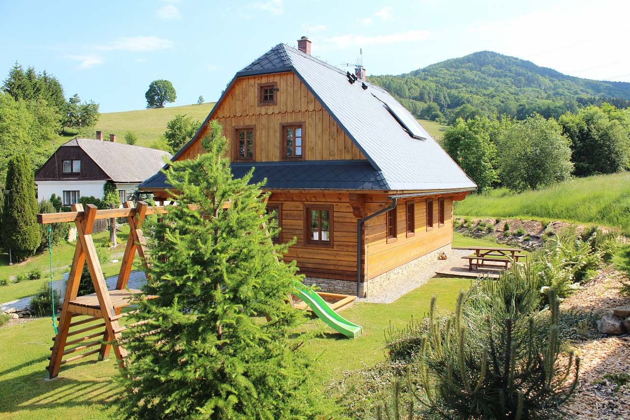 Roubenky jsou posazeny na polosamotě