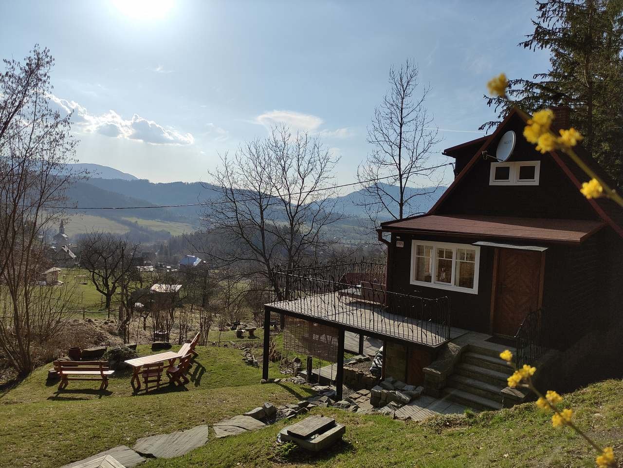 Roubenky na stráni - chaloupka na stráni