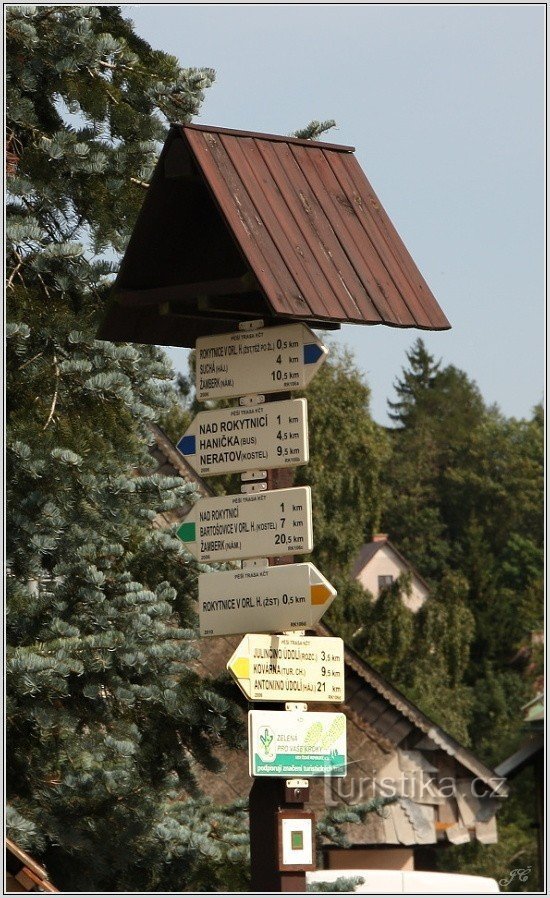 Rozcestník v Rokytnici v Orl. h.