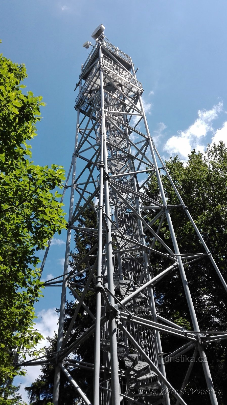 Rozhledna na Kraví hoře.