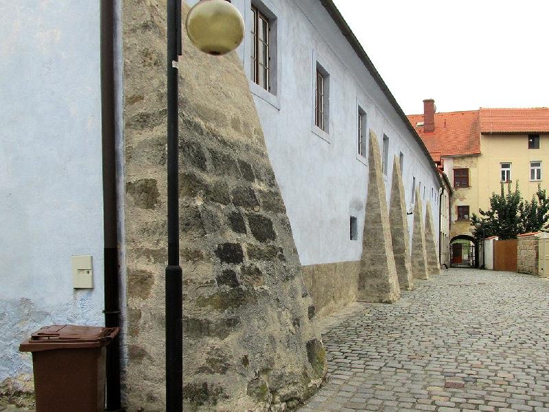 šatlava, věznice