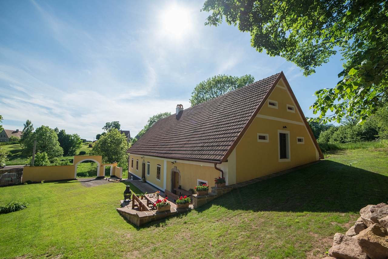 Selské stavení Melchior Hausler pronájem Šonov u Broumova dvůr s terasou
