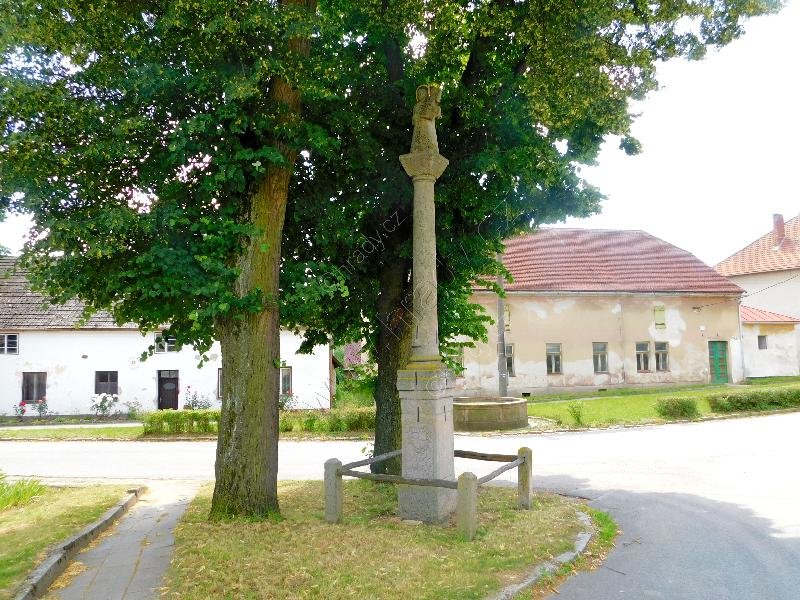 sloup se sochou Antonína Paduánského