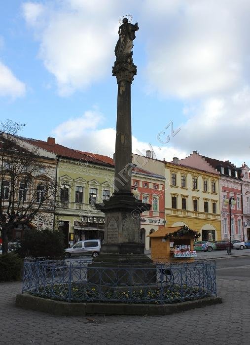sloup se sochou Panny Marie (Immaculata)